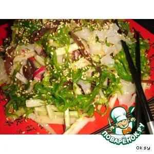 Рецепт: Салат с миксом японских водорослей и древесными грибами