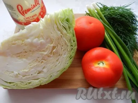 Ингредиенты для приготовления салата с капустой и помидорами 