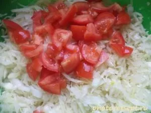 помидоры в капусту с луком