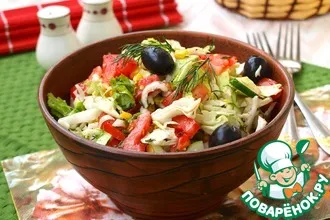 Рецепт: Салат с овощами, маслинами и кукурузой