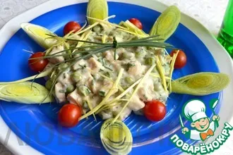 Рецепт: Салат с курицей, сыром и зелёным горошком