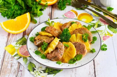 Мясо свинина с апельсинами в духовке