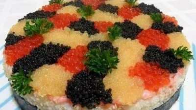 Суши-торт «Три икринки»