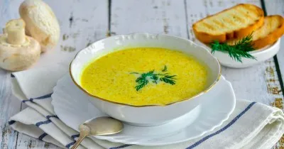 Суп с курицей грибами и плавленым сыром