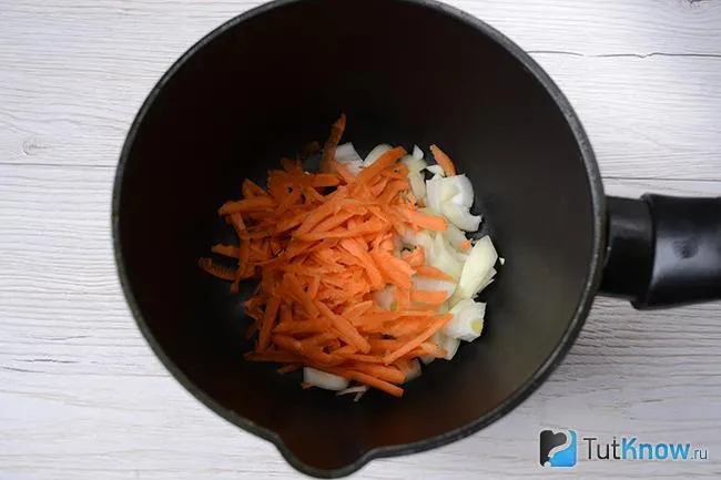 Жарка моркови и лука