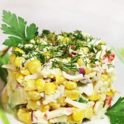 Крабовый салат с кукурузой и рисом - рецепт с фото