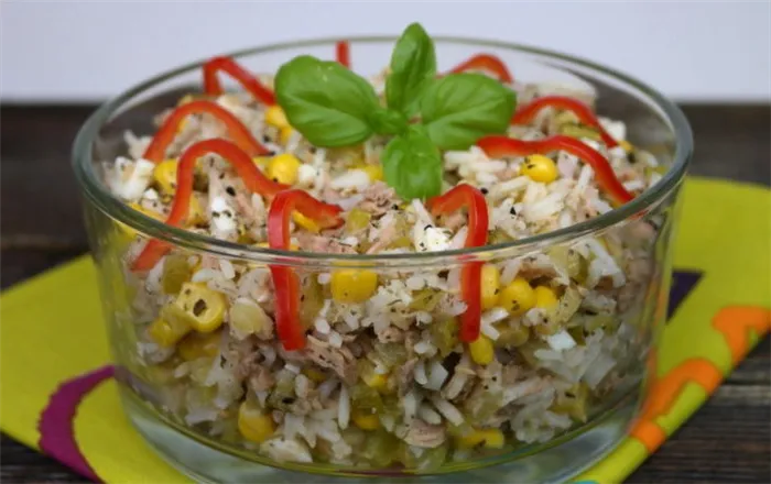 рисовый салат с кукурузой