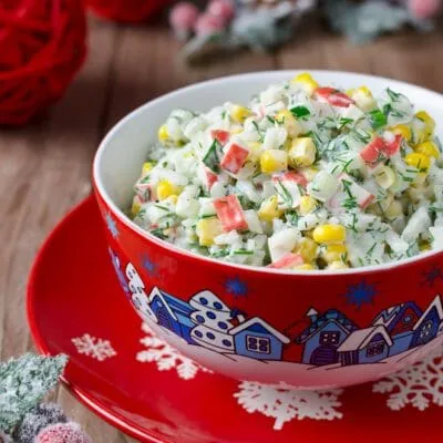 Салат из крабовых палочек с кукурузой и рисом - рецепт с фото