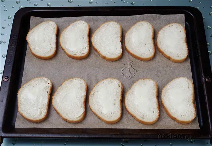 Хлеб смазать маслом