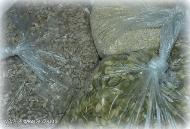 Подойдут семечки тыквы, подсолнечника, кунжут, льняные и т.д. Используйте сырые. (фото 3)