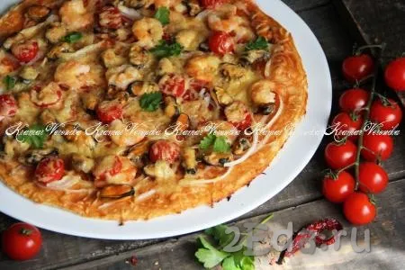 Пицца с мидиями и креветками