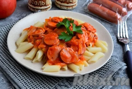 Сосиски на сковороде тушеные в томатном соусе - фото шаг 1