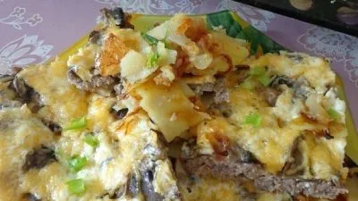 Мясная запеканка с грибами, картофелем и сыром
