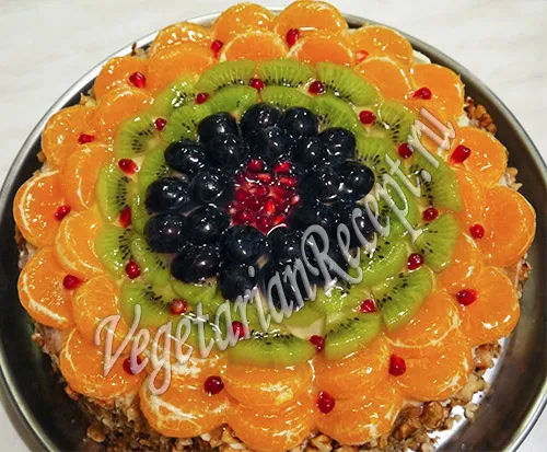Торт с фруктами и желе. Фото