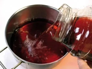 Домашнее вино из красной смородины - фото шаг 3