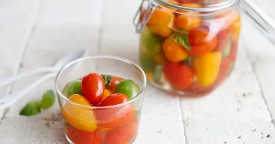Малосольные помидоры черри