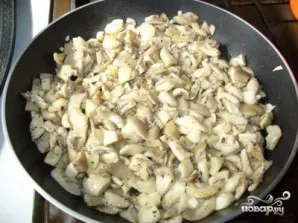 Картошка тушеная с грибами и сметаной - фото шаг 3