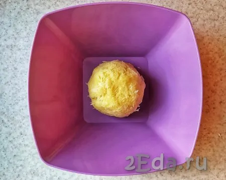 Отжать из получившейся картофельной массы жидкость.