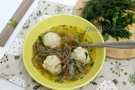 Фото рецепта Суп с фрикадельками и гречневой лапшой