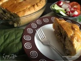 Пирог со свининой, щавелем и сыром
