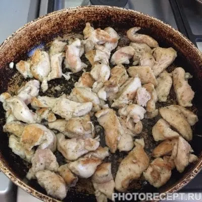 Фото рецепта - Куриное филе со стручковой фасолью в сметанном соусе - шаг 3