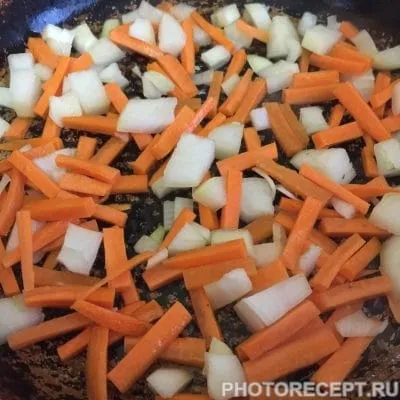 Фото рецепта - Куриное филе со стручковой фасолью в сметанном соусе - шаг 2