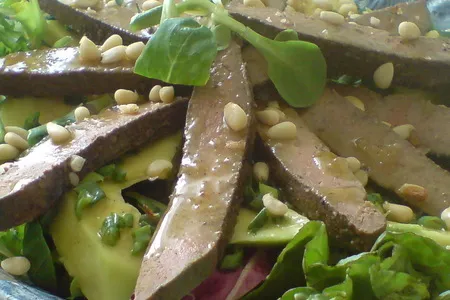 Салат из телячьей печени и авокадо