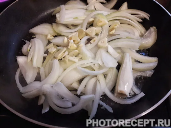 Фото рецепта - Жареная картошка с курицей и грибами - шаг 2