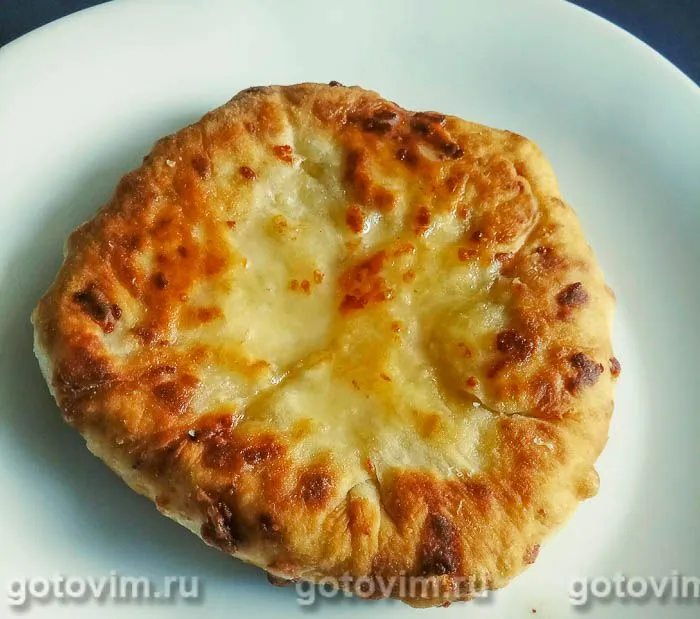 Сырные лепешки на кефире с колбасой. Фотография рецепта