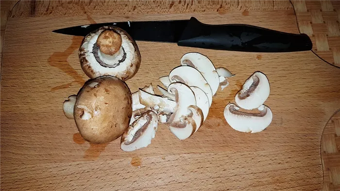 Фото рецепта - Свинина под сырно-грибной шубкой в мультиварке - шаг 1
