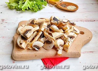 Тёплый салат из курицы с грибами и овощами, Шаг 03