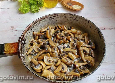 Тёплый салат из курицы с грибами и овощами, Шаг 06