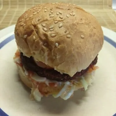 Сочный постный бургер со свекольной котлетой - рецепт с фото