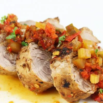 Жаренная маринованная свиная вырезка с овощным рагу - рецепт с фото
