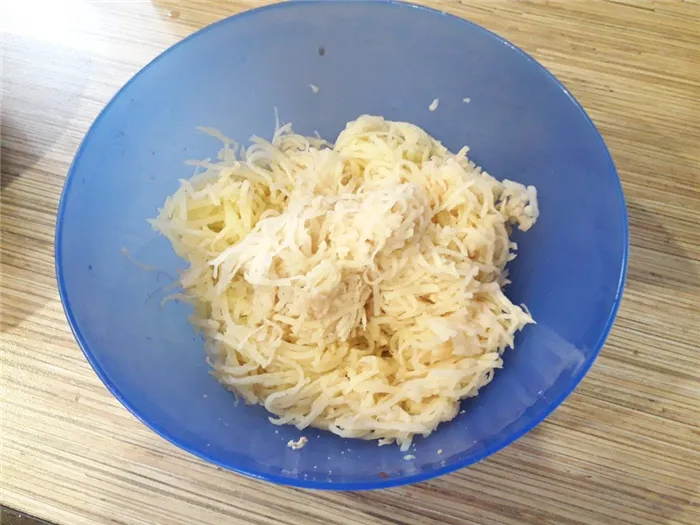 Фото рецепта - Гнезда из фарша и картофеля в духовке - шаг 5