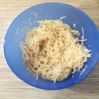 Фото рецепта - Гнезда из фарша и картофеля в духовке - шаг 6