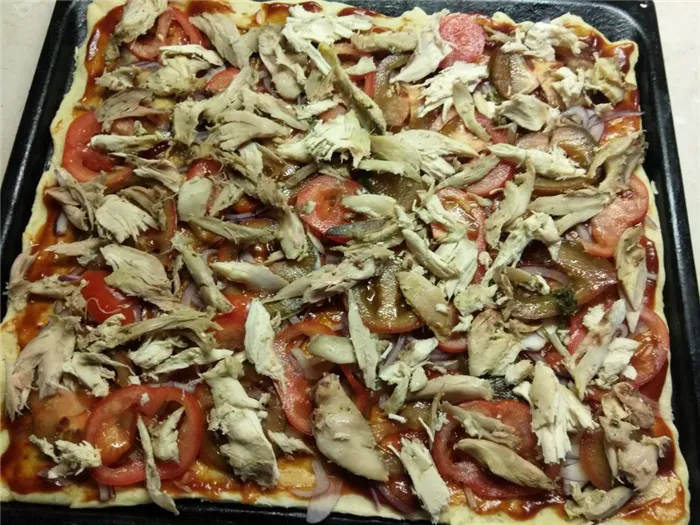 Фото рецепта - Пицца барбекю с курицей, беконом и шампиньонами - шаг 6