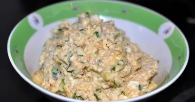 Салат из печени трески с рисом