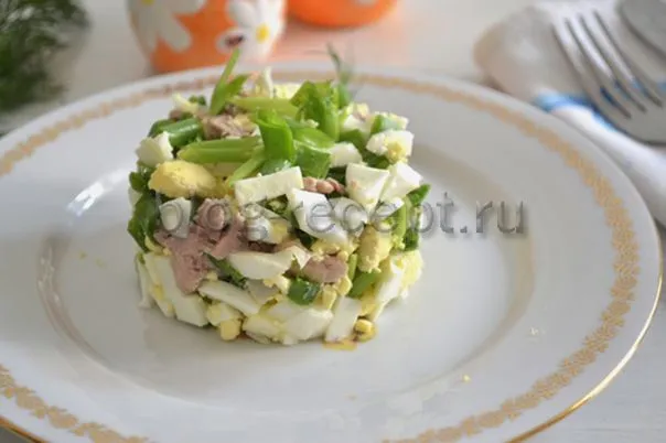 салат из печени трески классический рецепт с яйцом и зеленым луком