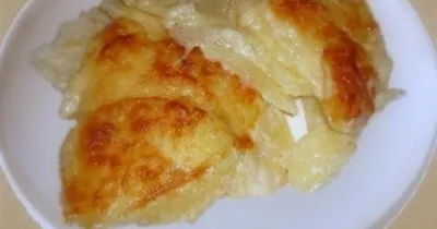 Картофель ломтиками, запеченный в сливках и сыре в духовке