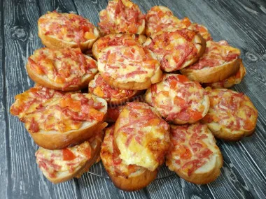 Бесподобные мини-пиццы на батоне в духовке