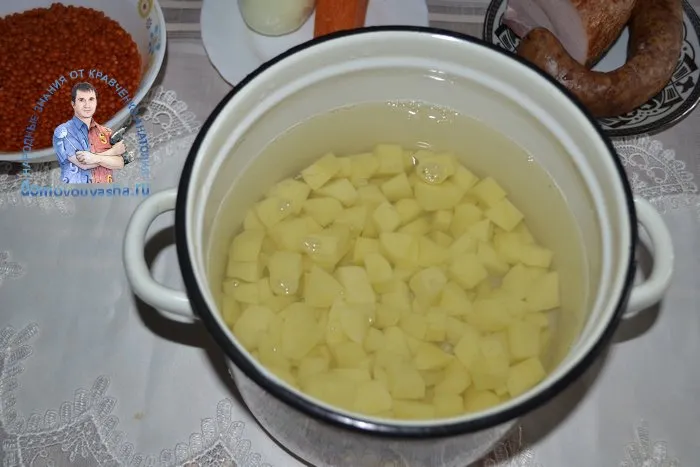 Суп из красной чечевицы с копченостями 