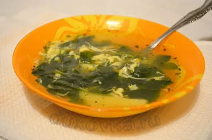 Фото: Суп со шпинатом и яйцом