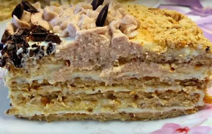 Торт из печенья без выпечки с творогом и сгущенкой