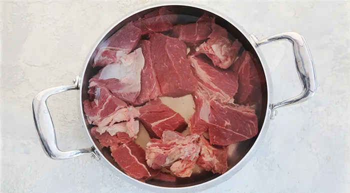 Украинский борщ с говядиной и салом, варка мяса
