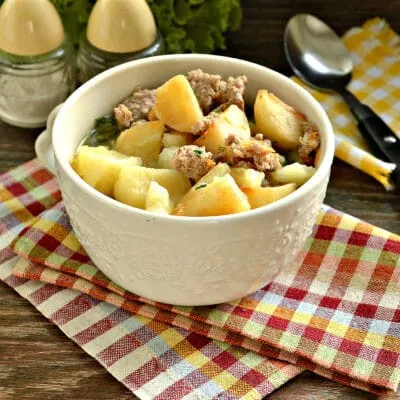 Тушёный картофель на сковороде с фаршем - рецепт с фото