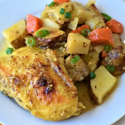 Запеченная курица и картофель в медово-горчичном соусе - рецепт с фото
