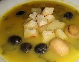 Крем-суп с маслинами, шампиньонами, картофелем и мускатным орехом