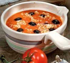 томатный суп с маслинами