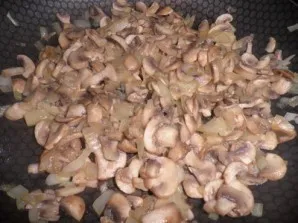 Макароны с фаршем и грибами - фото шаг 3